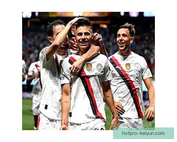 全球足球官方球队排名公布，巴西重返榜首，阿根廷表现亮眼紧随其后。