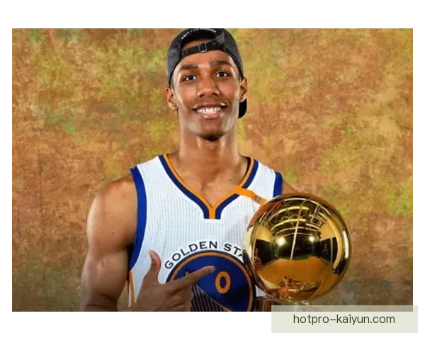 伊萨克森在本赛季的表现稳健，逐渐成为球队防线的重要支柱。